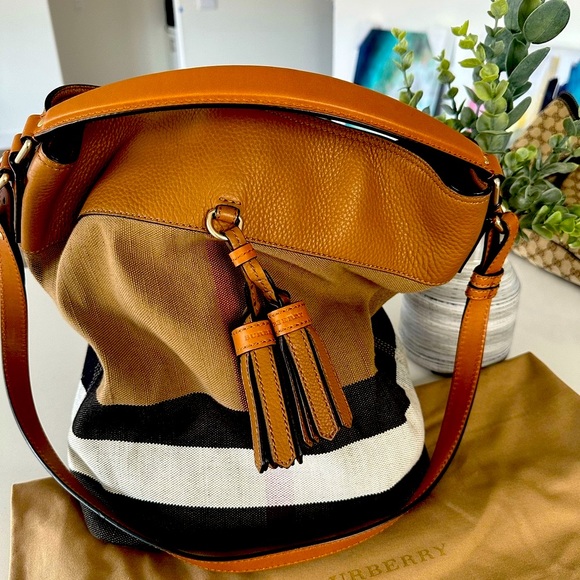Burberry HoBo - Picture 2 of 2